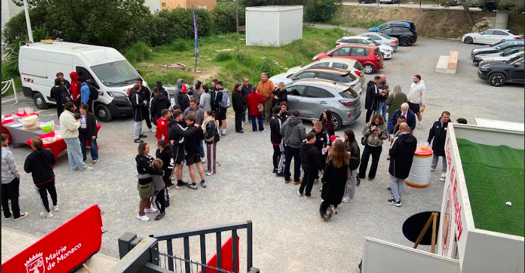 La réception d’après-match sur le parking. 